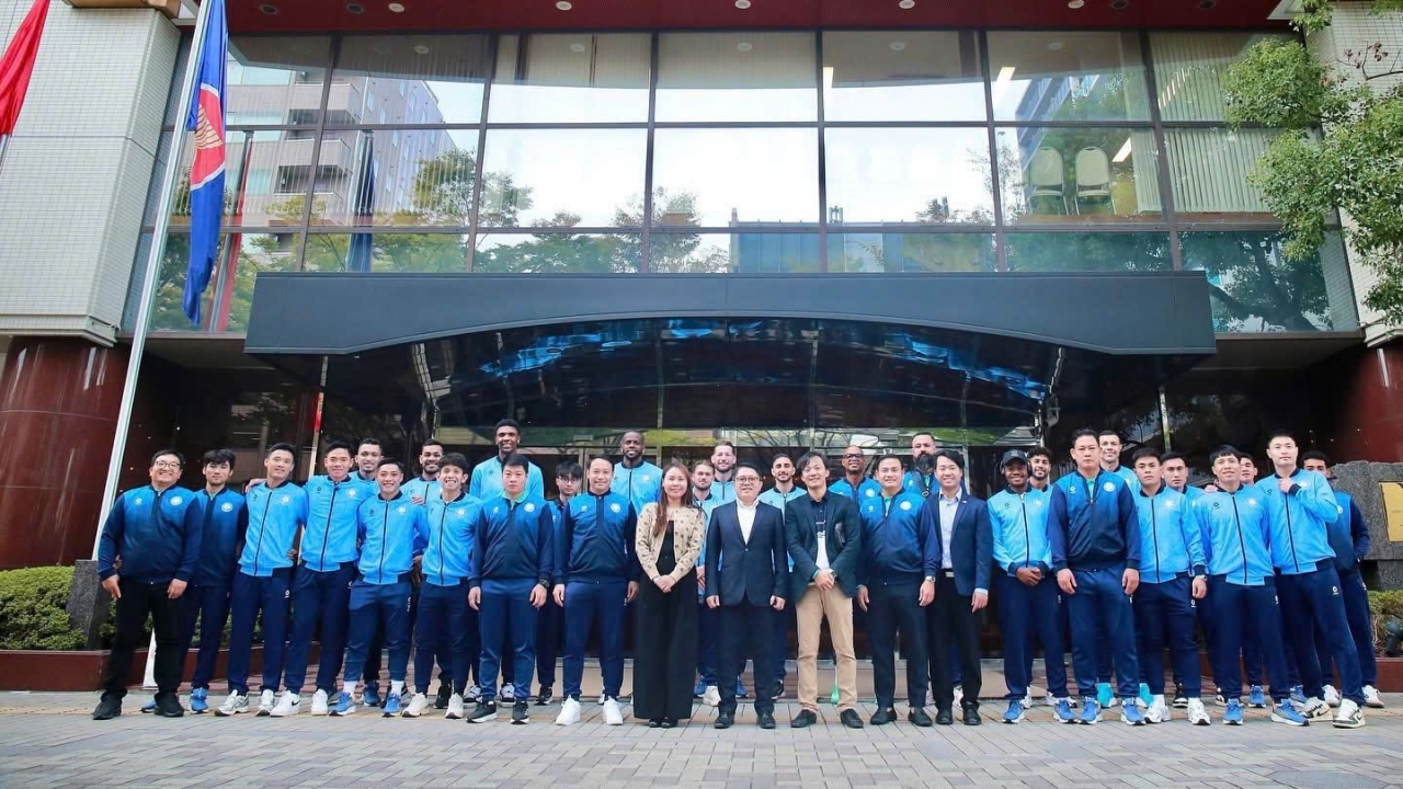 Tổng lãnh sự quán Việt Nam tại Osaka tiếp đoàn Câu lạc bộ bóng đá Nam Định