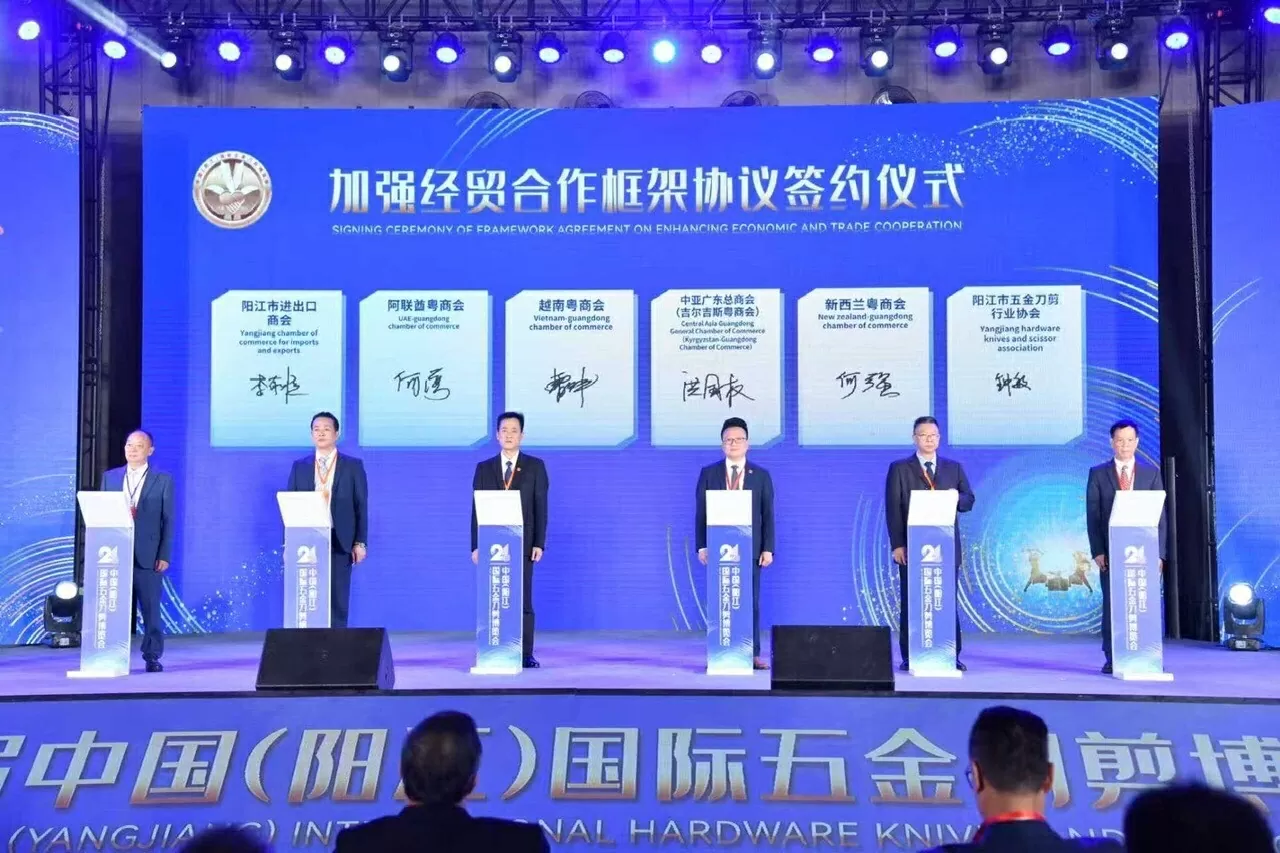 Tổng Lãnh sự quán Việt Nam tại Quảng Châu tham dự Triển lãm công cụ kim loại quốc tế Trung Quốc (Dương Giang) lần thứ 24 Tổng Lãnh sự quán Việt Nam tại Quảng Châu tham dự Triển lãm công cụ kim loại quốc tế Trung Quốc (Dương Giang) lần thứ 24