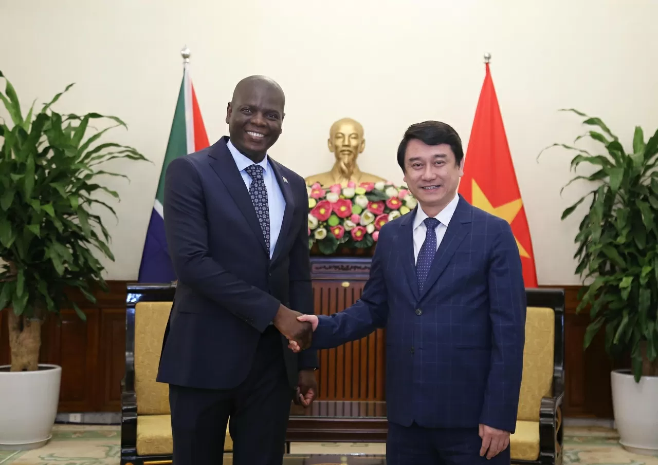 Thứ trưởng Ngoại giao Lê Anh Tuấn đã tiếp Ngài Ronald Lamola, Bộ trưởng Ngoại giao và Hợp tác quốc tế Nam Phi. (Ảnh: Thành Long) Thứ trưởng Ngoại giao Lê Anh Tuấn đã tiếp Ngài Ronald Lamola, Bộ trưởng Ngoại giao và Hợp tác quốc tế Nam Phi. (Ảnh: Thành Long)