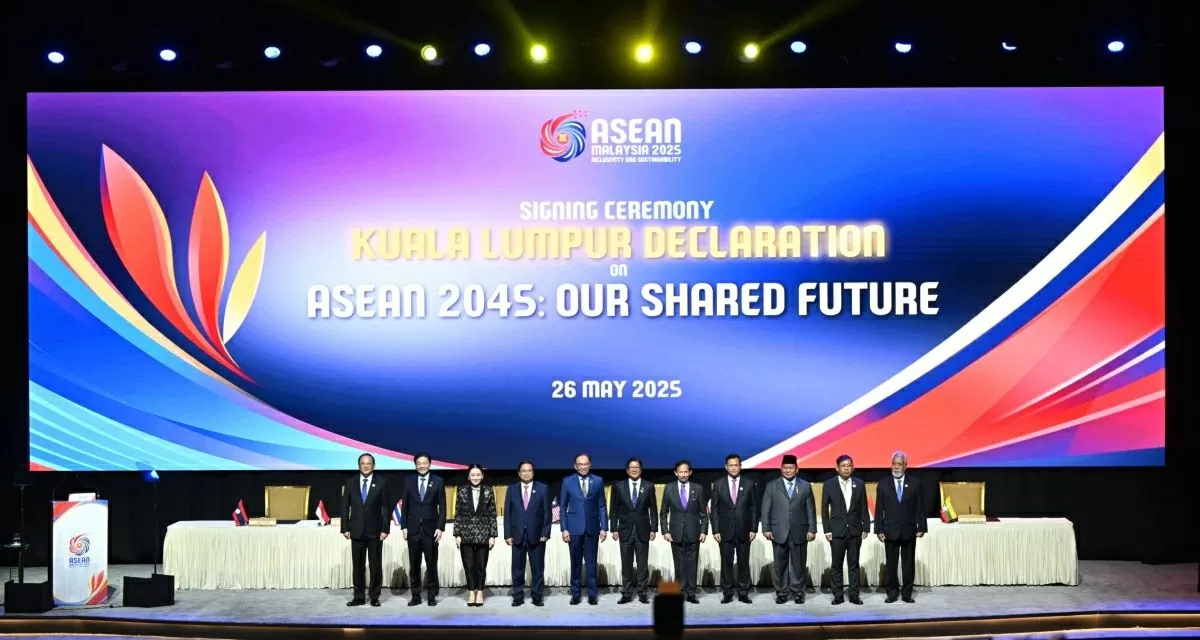 Thủ tướng Phạm Minh Chính cùng lãnh đạo các nước ASEAN và Timor-Leste tại lễ ký Tuyên bố Kuala Lumpur “ASEAN 2045: Tương lai chung của chúng ta”, ngày 26/5. (Nguồn: Myasean.my) Thủ tướng Phạm Minh Chính cùng lãnh đạo các nước ASEAN và Timor-Leste tại lễ ký Tuyên bố Kuala Lumpur “ASEAN 2045: Tương lai chung của chúng ta”, ngày 26/5. (Nguồn: Myasean.my)