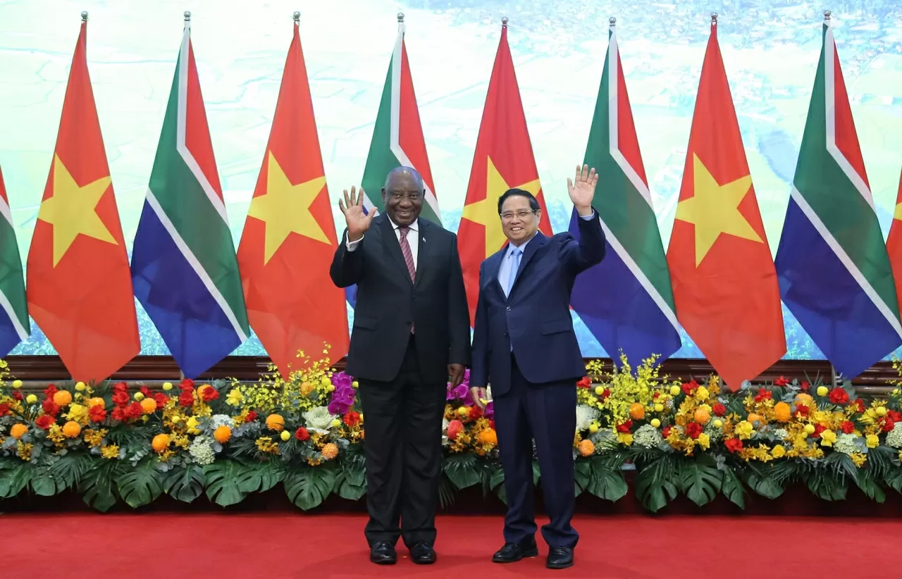 Thủ tướng Phạm Minh Chính và Tổng thống Nam Phi Matamela Cyril Ramaphosa chụp ảnh lưu niệm trước khi bước vào Hội đàm. (Ảnh: Thành Long) Thủ tướng Phạm Minh Chính và Tổng thống Nam Phi Matamela Cyril Ramaphosa chụp ảnh lưu niệm trước khi bước vào Hội đàm. (Ảnh: Thành Long)