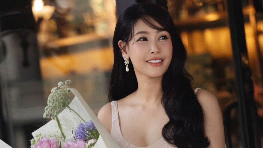 Nhan sắc trẻ trung của Hoa hậu Hà Kiều Anh