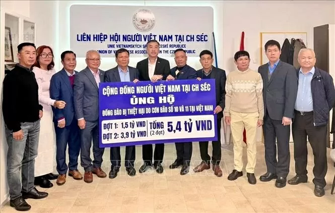 Kiều bào tại Czech ủng hộ đồng bào trong nước 5,4 tỷ đồng Kiều bào tại Czech ủng hộ đồng bào trong nước 5,4 tỷ đồng