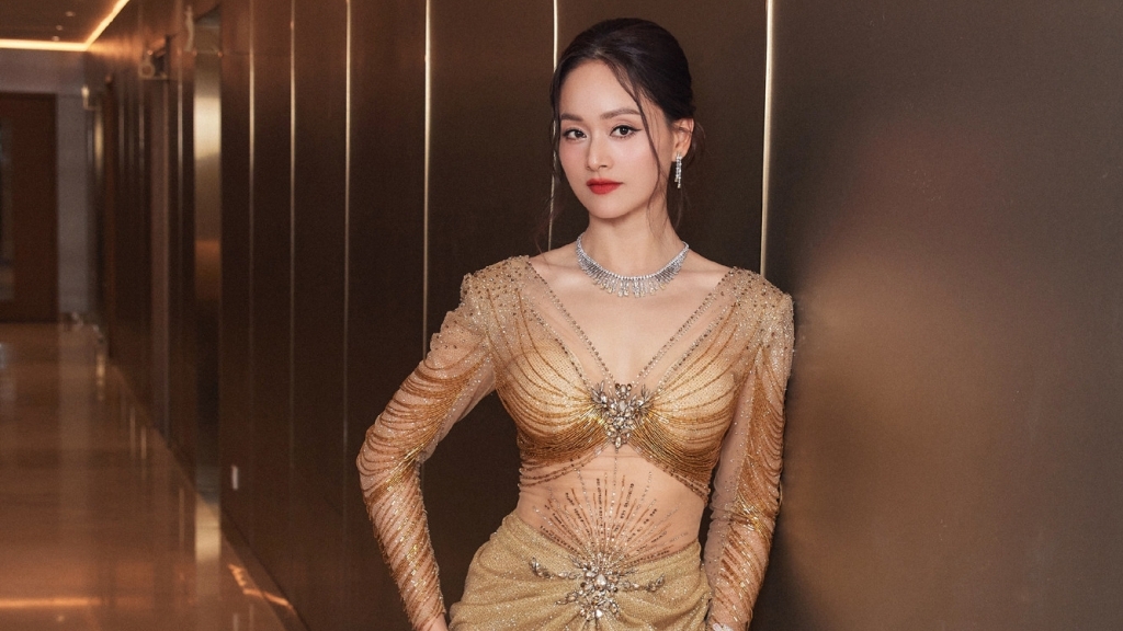 Ngỡ ngàng với vẻ gợi cảm của diễn viên Lan Phương