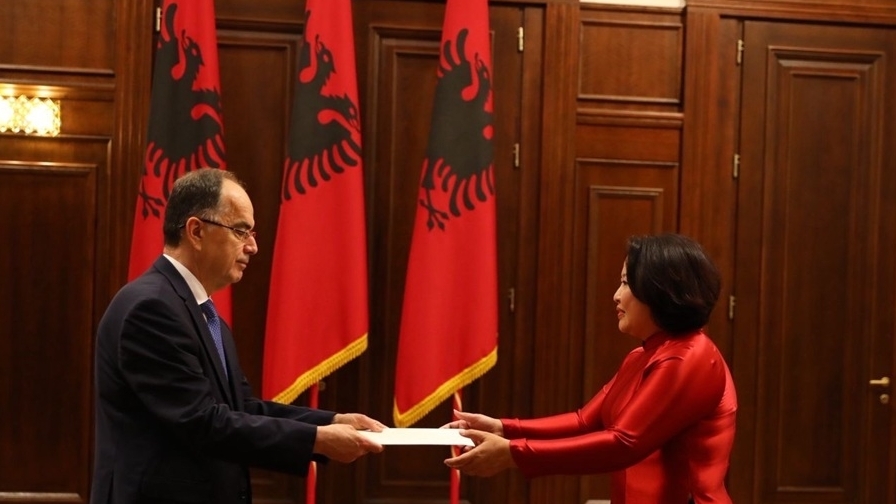 Đại sứ Việt Nam trình Thư ủy nhiệm lên Tổng thống Albania