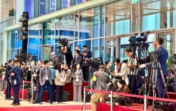 Chu đáo và tận tâm trong phục vụ phóng viên quốc tế tại Lễ ký Công ước Hà Nội