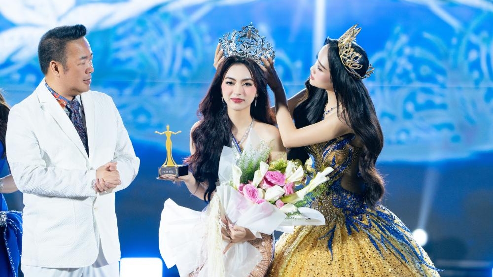 Hoa hậu Sinh viên Việt Nam 2025 Hoàng Ngọc Như lộng lẫy đội vương miện 'Kỳ Sắc Thanh Tâm'