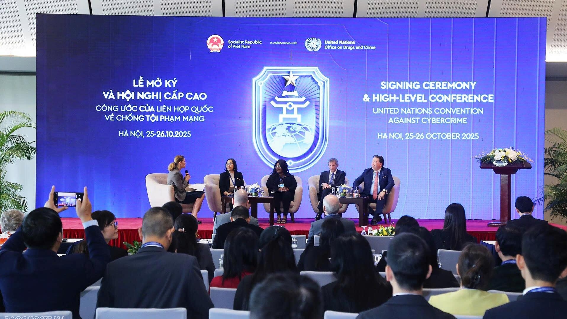 Công ước Hà Nội: 'Lá chắn' bảo vệ phụ nữ và trẻ em khỏi bị xâm hại trên không gian mạng