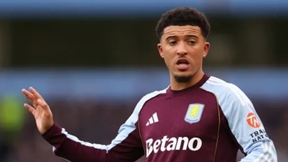 Jadon Sancho tỏ thái độ với HLV Unai Emery