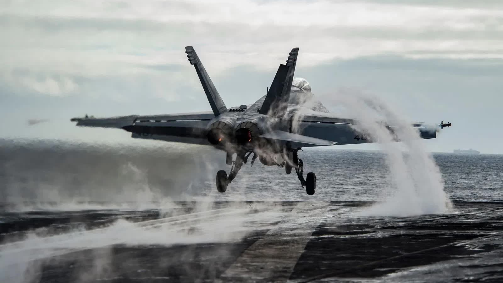 Tiêm kích Mỹ rơi ở Biển Đông, nguyên nhân đang được điều tra