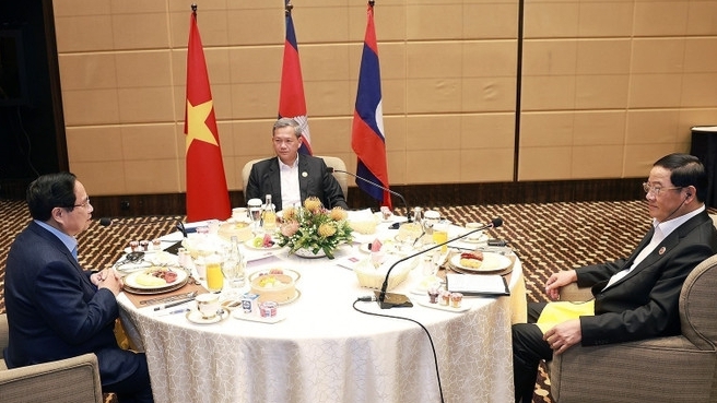 Thủ tướng Chính phủ Phạm Minh Chính ăn sáng làm việc với Thủ tướng Lào và Thủ tướng Campuchia