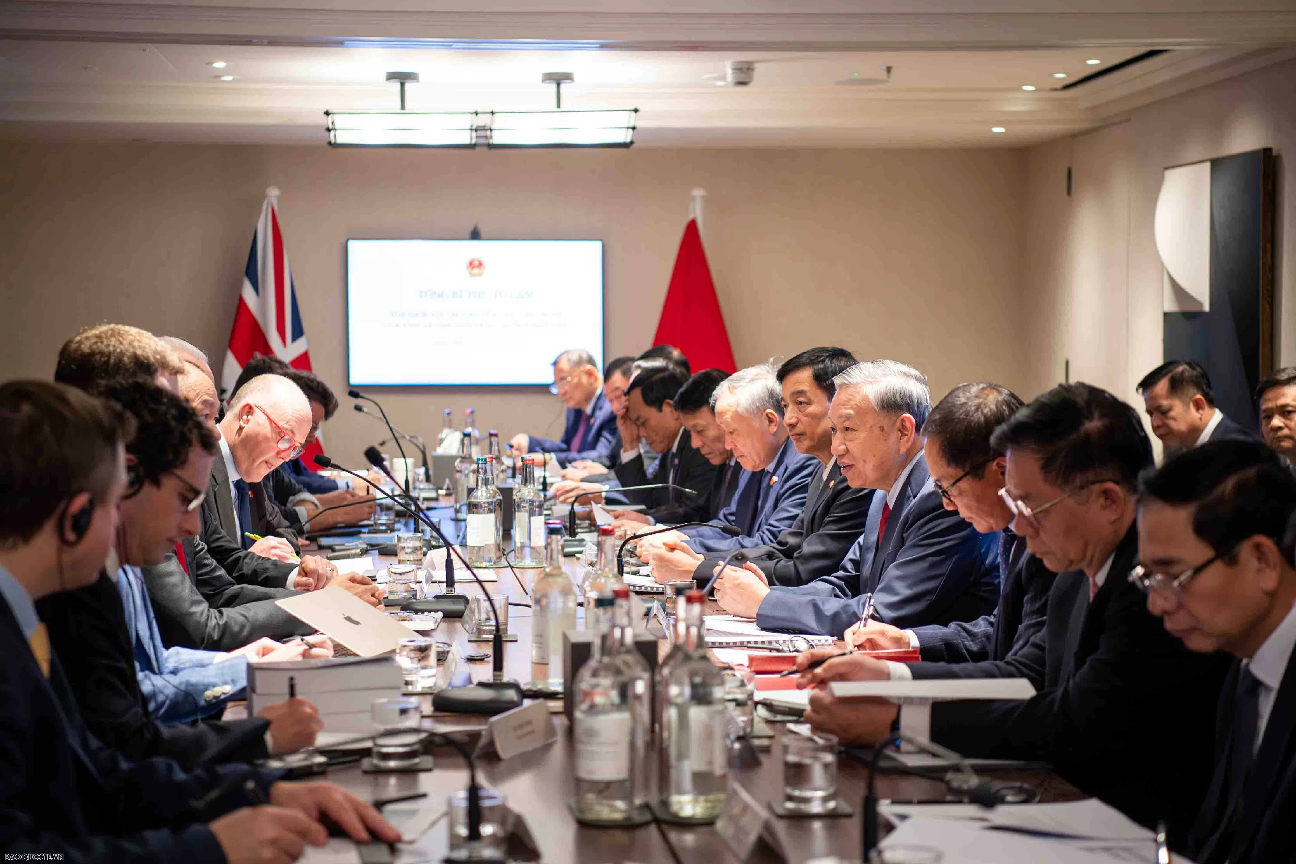 Việt Nam sẵn sàng đón nhận, triển khai những ý tưởng mới liên quan đến trí tuệ nhân tạo Việt Nam sẵn sàng đón nhận, triển khai những ý tưởng mới liên quan đến trí tuệ nhân tạo