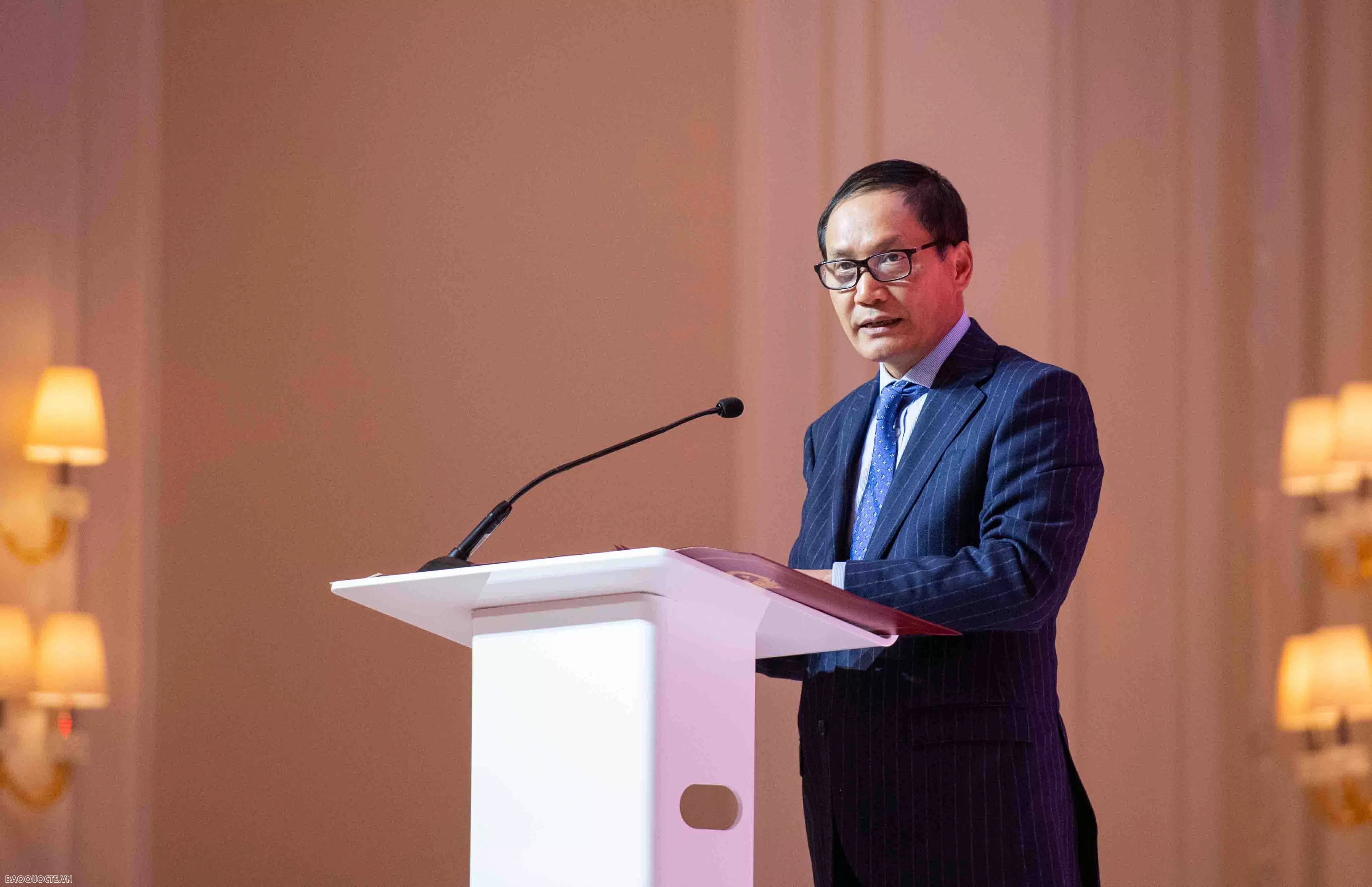 Tổng Bí thư Tô Lâm gặp gỡ cộng đồng người Việt Nam tại Vương quốc Anh Tổng Bí thư Tô Lâm gặp gỡ cộng đồng người Việt Nam tại Vương quốc Anh