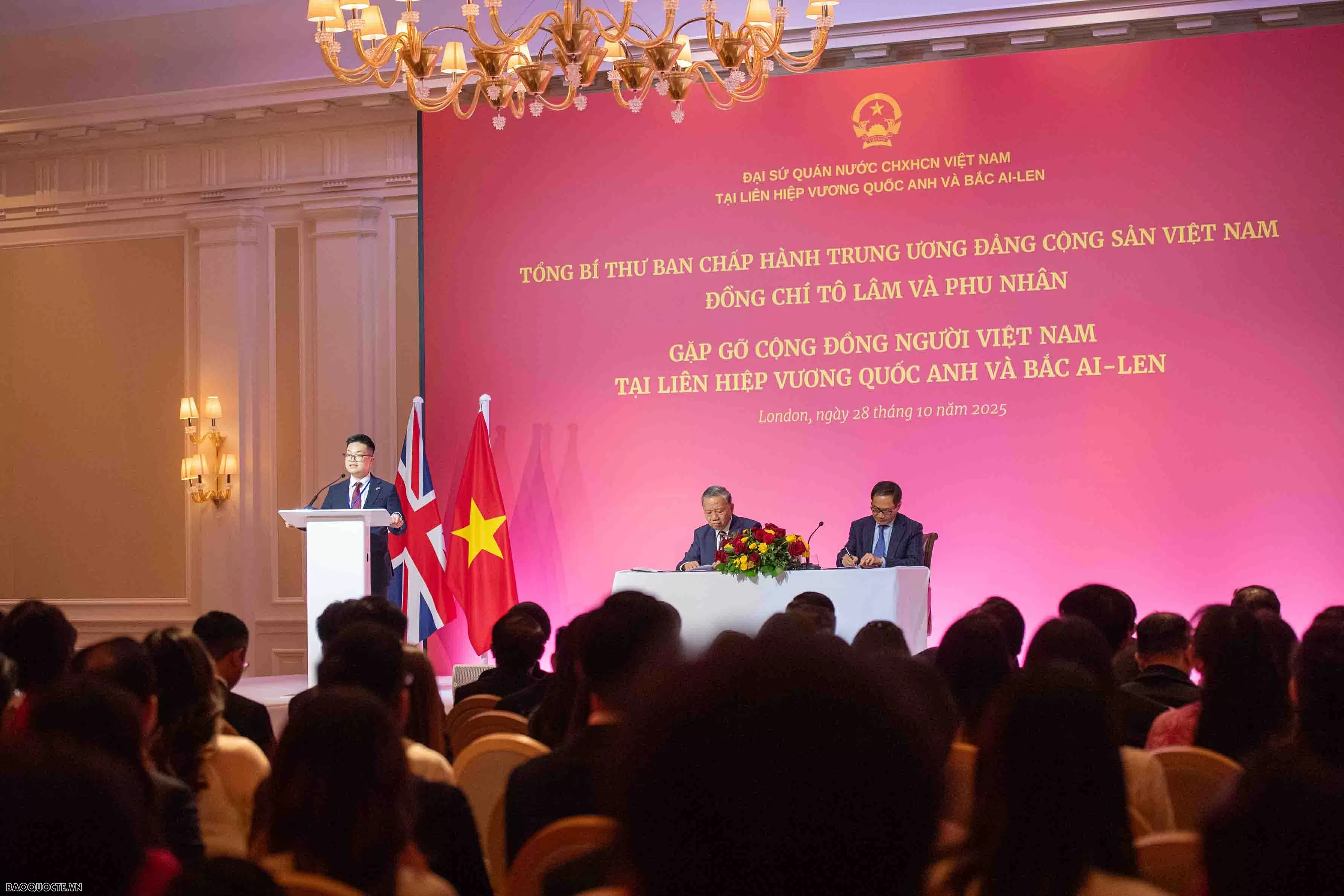 Tổng Bí thư Tô Lâm gặp gỡ cộng đồng người Việt Nam tại Vương quốc Anh Tổng Bí thư Tô Lâm gặp gỡ cộng đồng người Việt Nam tại Vương quốc Anh