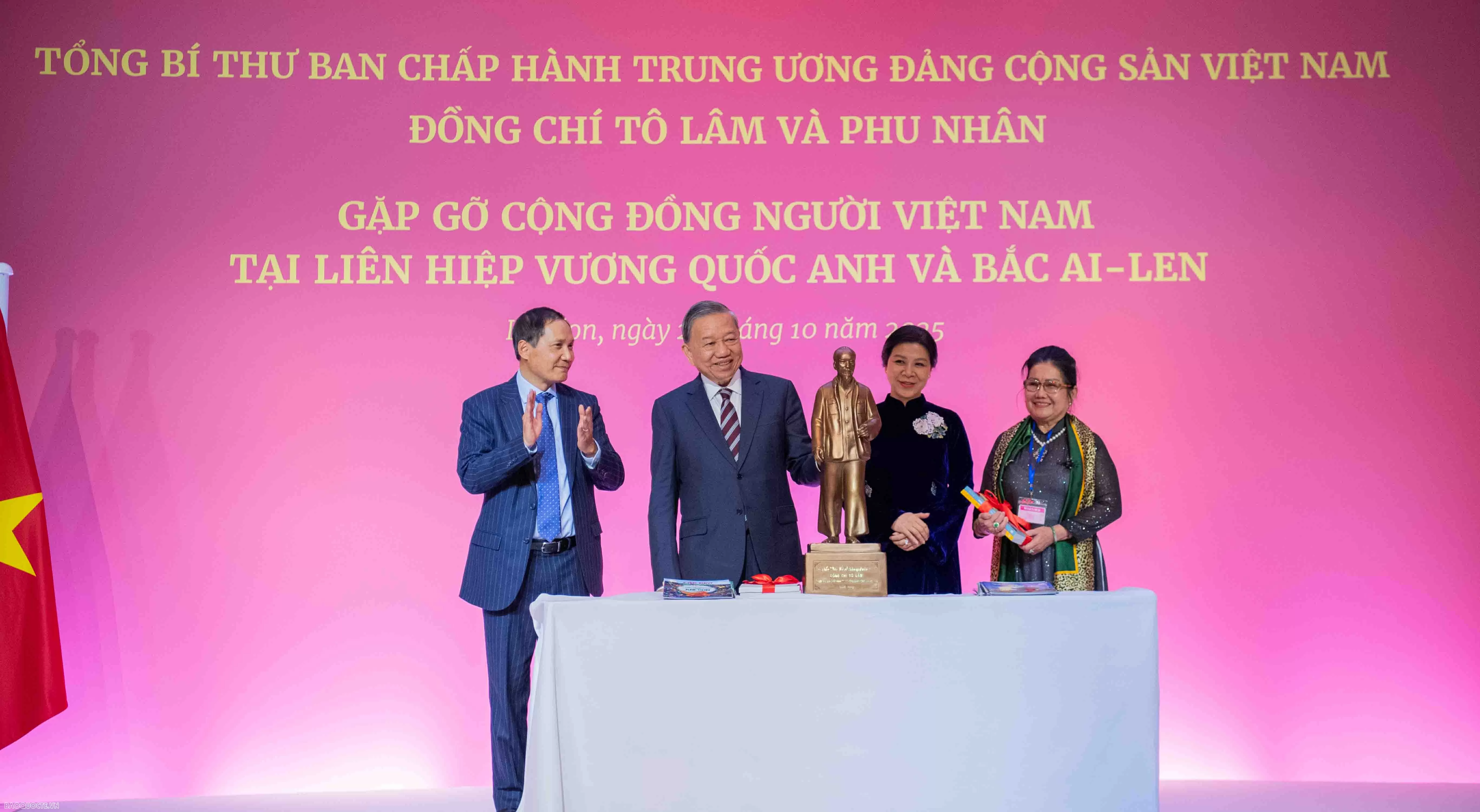 Tổng Bí thư Tô Lâm gặp gỡ cộng đồng người Việt Nam tại Vương quốc Anh Tổng Bí thư Tô Lâm gặp gỡ cộng đồng người Việt Nam tại Vương quốc Anh