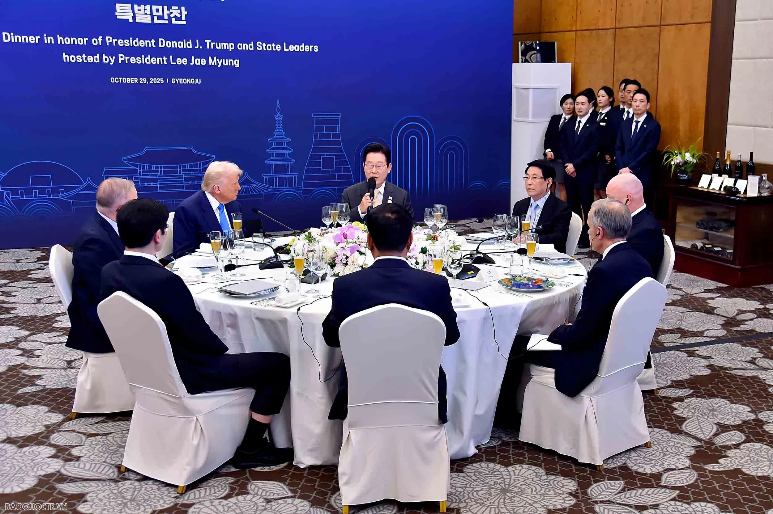 Chủ tịch nước Lương Cường dự tiệc tối chào mừng các nhà Lãnh đạo dự Tuần lễ cấp cao APEC 2025