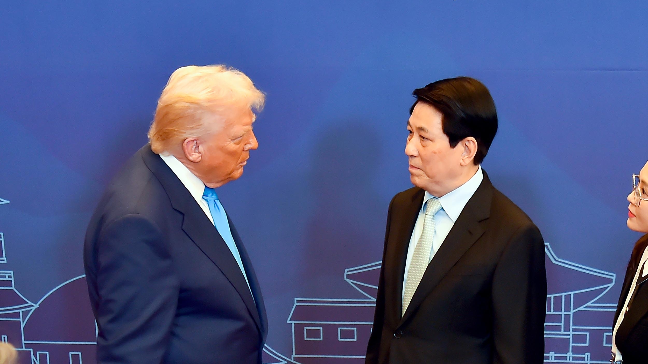 Chủ tịch nước Lương Cường gặp Tổng thống Hoa Kỳ Donald Trump và lãnh đạo cấp cao một số thành viên APEC
