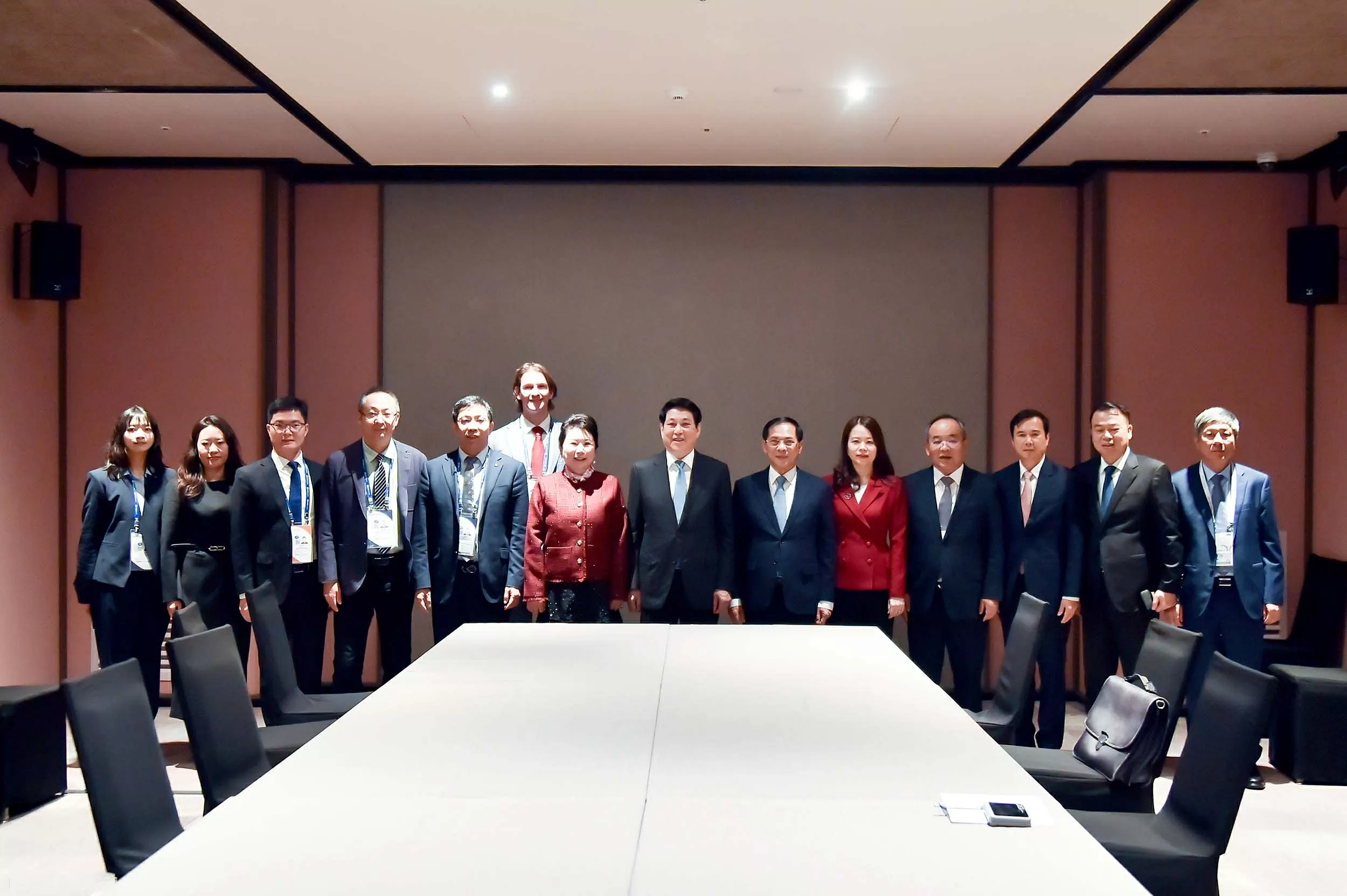 Chủ tịch nước Lương Cường tiếp Nhà sáng lập Tập đoàn MEBO International Chủ tịch nước Lương Cường tiếp Nhà sáng lập Tập đoàn MEBO International