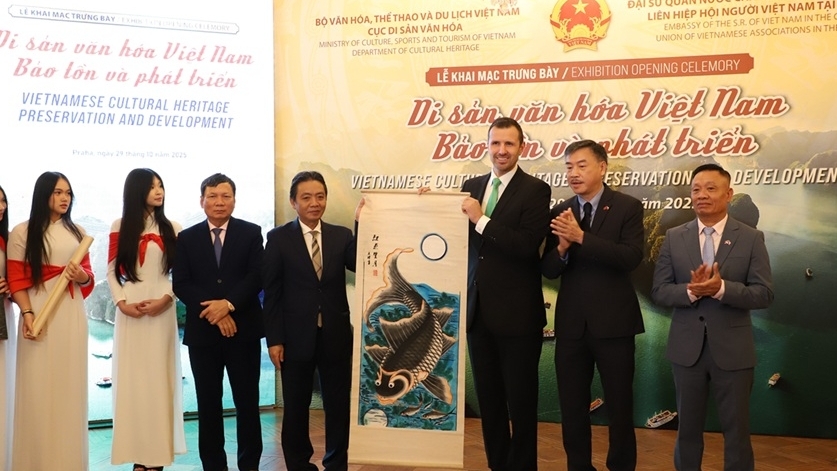 Triển lãm 'Di sản văn hóa Việt Nam - Bảo tồn và phát triển': Hơi thở Việt giữa lòng châu Âu