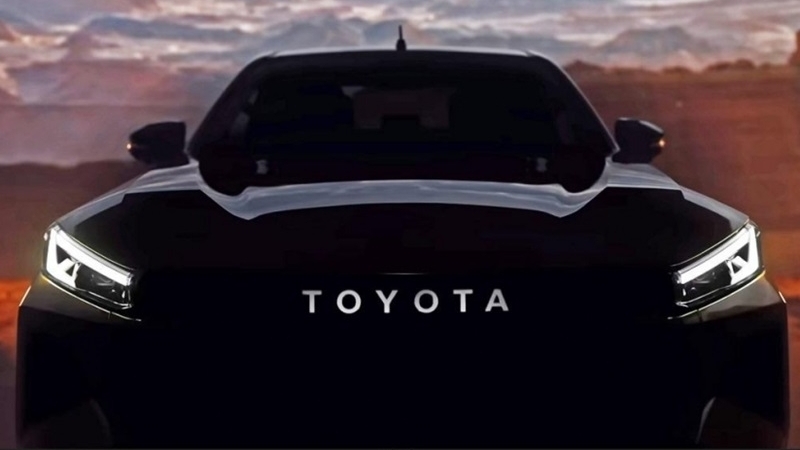 Toyota Hilux 2025 lộ diện một phần trước thềm ra mắt
