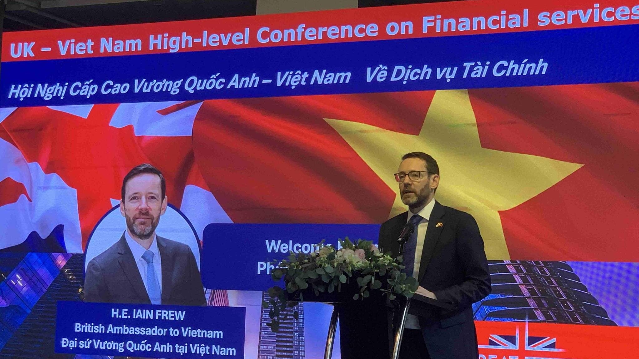 Thúc đẩy quan hệ hợp tác Việt Nam-Anh trong phát triển dịch vụ tài chính hiện đại