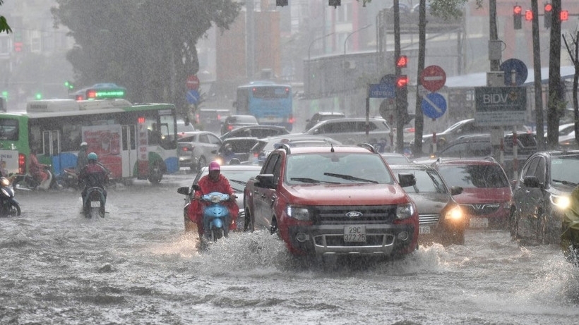 Dự báo thời tiết ngày 8-9/11: Nhiều vùng biển có mưa dông, gió mạnh; nguy cơ lũ quét, sạt lở đất ở từ Nghệ An, Quảng Trị và Lâm Đồng