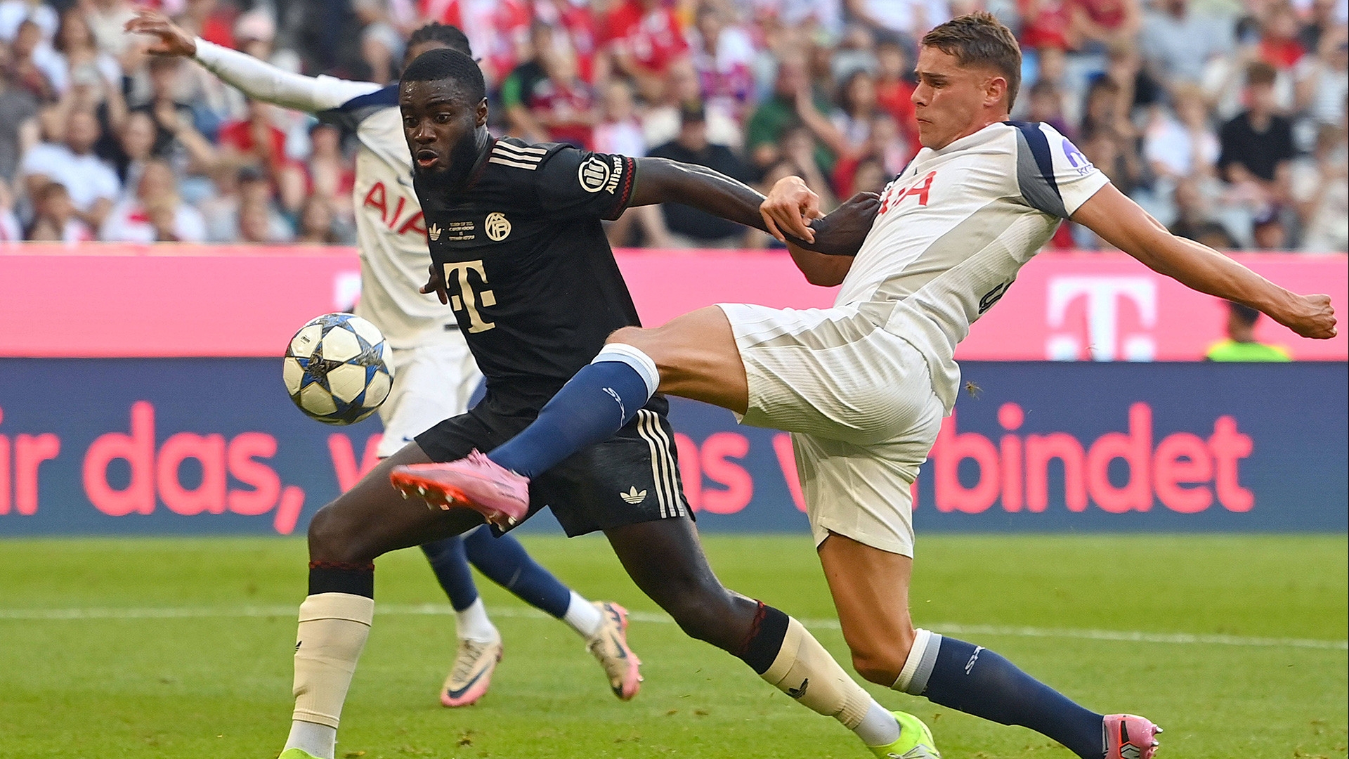 MU quyết tâm chiêu mộ trung vệ Dayot Upamecano