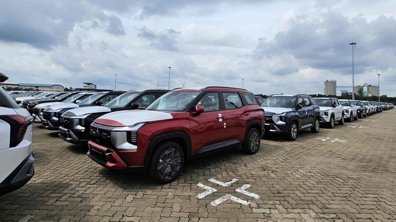 Lô xe Mitsubishi Destinator đầu tiên chính thức cập cảng Việt Nam