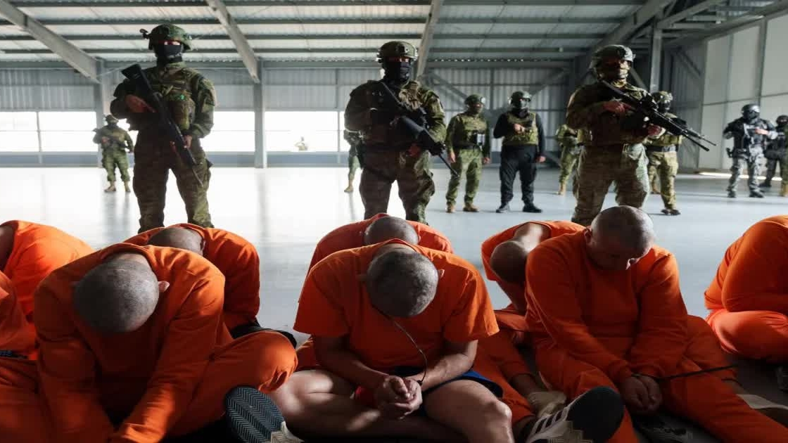 Ecuador di dời 300 tù nhân đặc biệt nguy hiểm