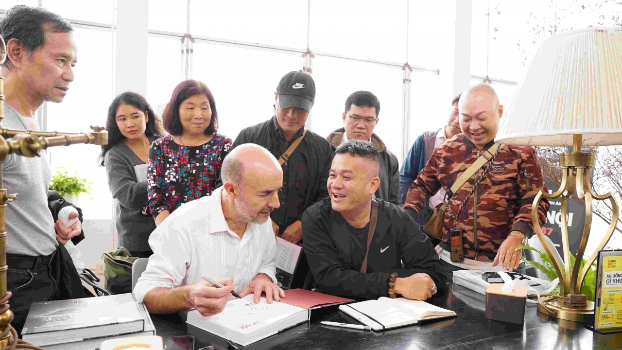 Ra mắt sách ảnh 'Hà Nội 1987' - Bức thư từ quá khứ