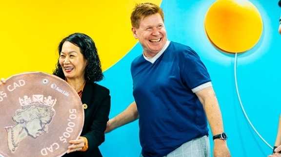 Sun Life đóng góp hơn 2,2 tỷ đồng cùng Hội chữ thập đỏ Việt Nam cứu trợ sau bão