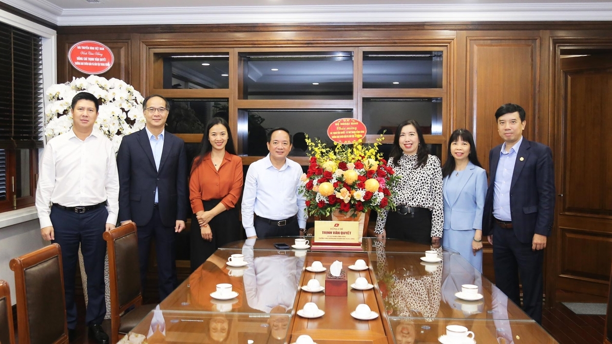 Bộ Ngoại giao chúc mừng tân Trưởng Ban Tuyên giáo và Dân vận Trung ương Trịnh Văn Quyết