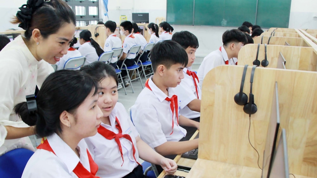 'Lá chắn số' cho học sinh trong thời đại mới