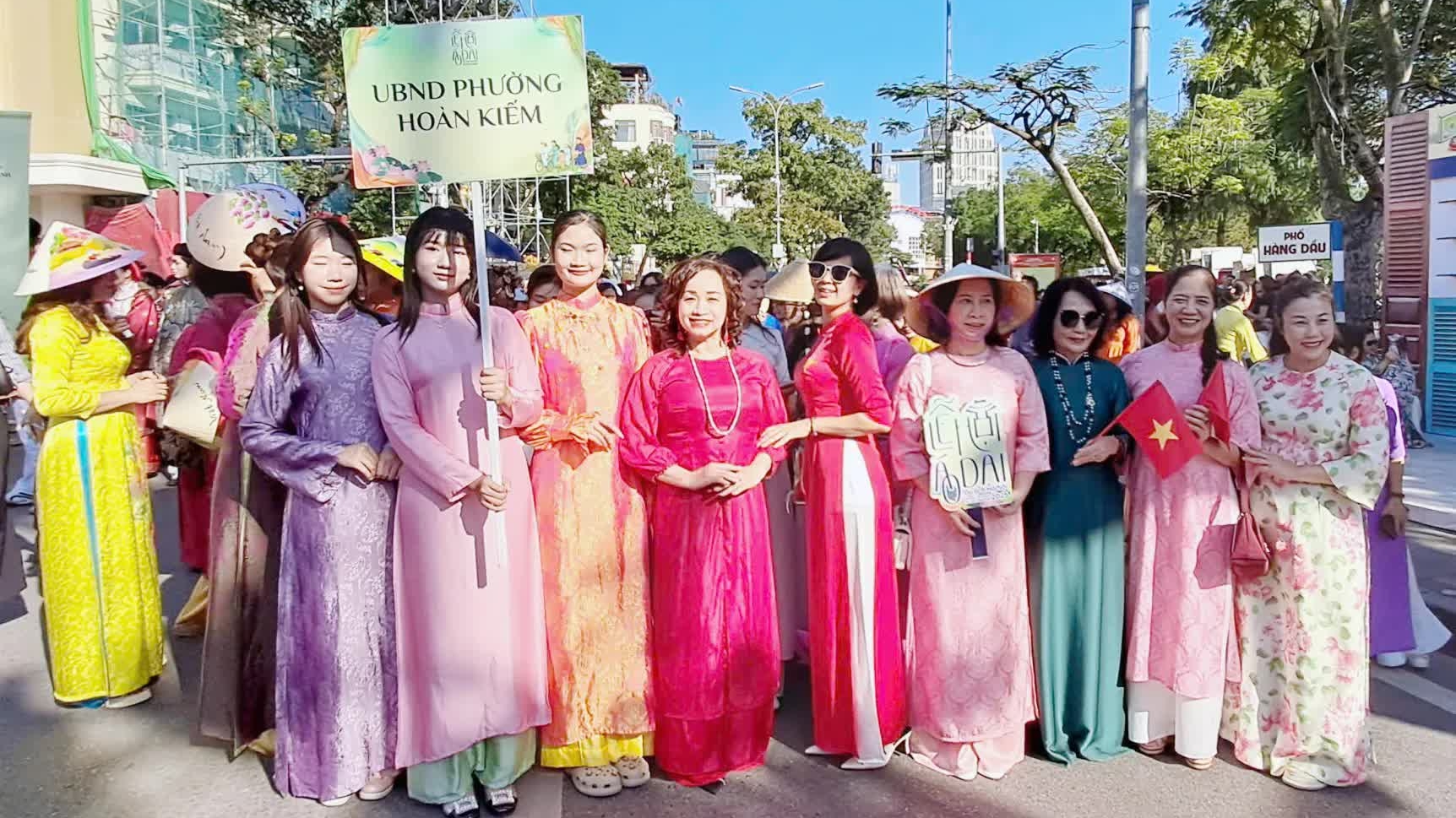 Diễu hành Áo dài Du lịch Hà Nội 2025: Tôn vinh văn hóa Thủ đô