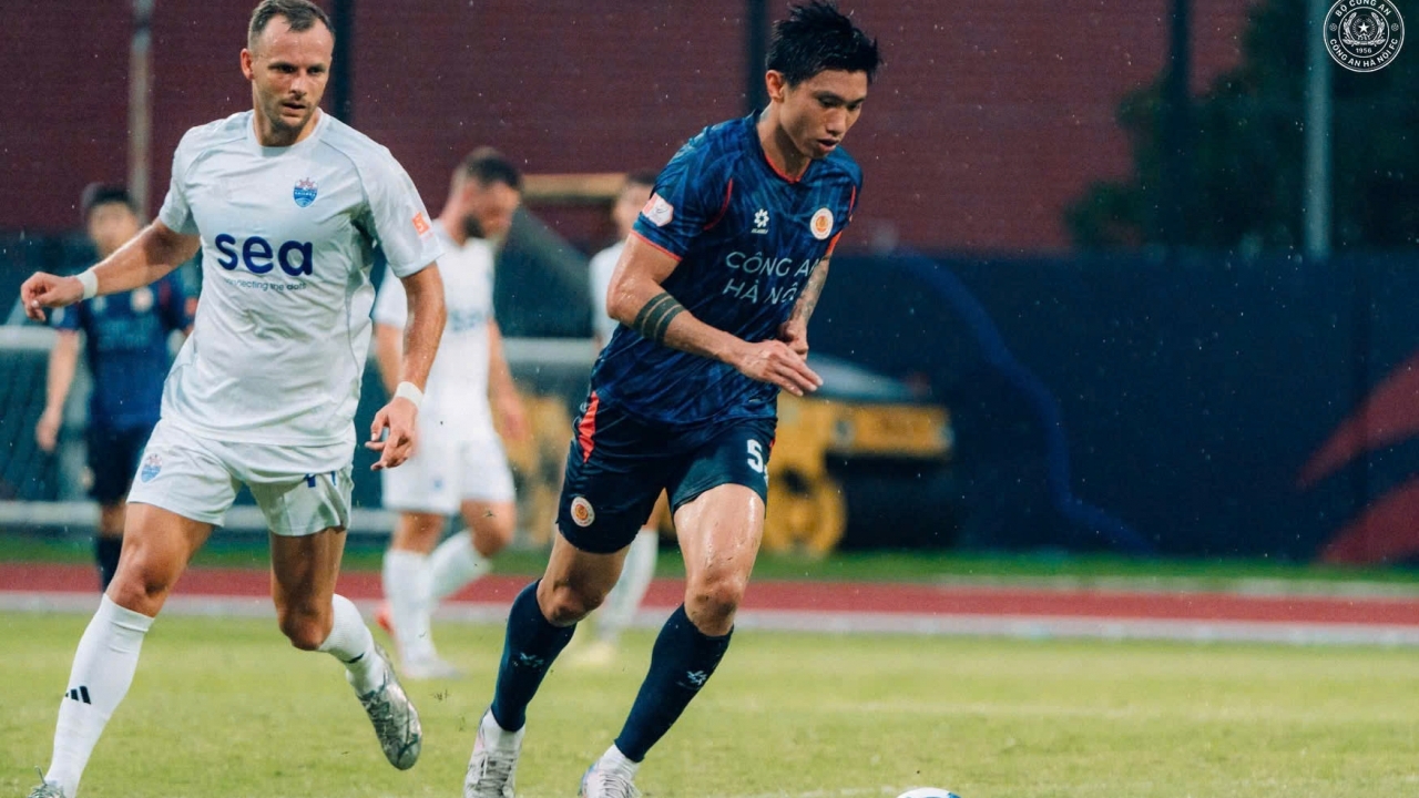 Đoàn Văn Hậu trở lại sân cỏ, HLV Kim Sang Sik đón nhận tín hiệu tích cực