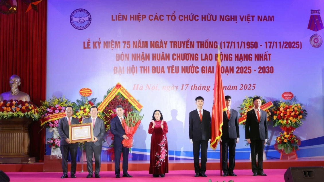 Liên hiệp các tổ chức hữu nghị Việt Nam đón nhận Huân chương Lao động hạng Nhất