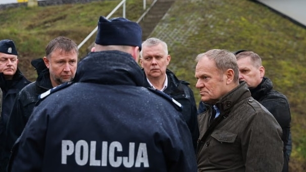 Tuyến đường sắt vận chuyển hàng viện trợ cho Ukraine bị nổ, Thủ tướng Ba Lan: 'Hành vi phá hoại chưa từng có'