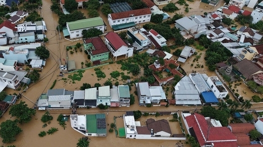 Tập trung ứng phó, kịp thời khắc phục hậu quả mưa lũ tại Trung Bộ