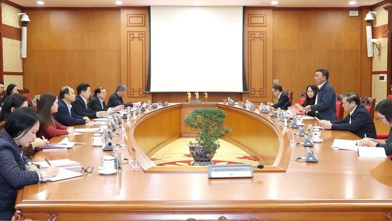 Lên phương án trang trí, tuyên truyền cổ động trực quan chào mừng Đại hội XIV của Đảng