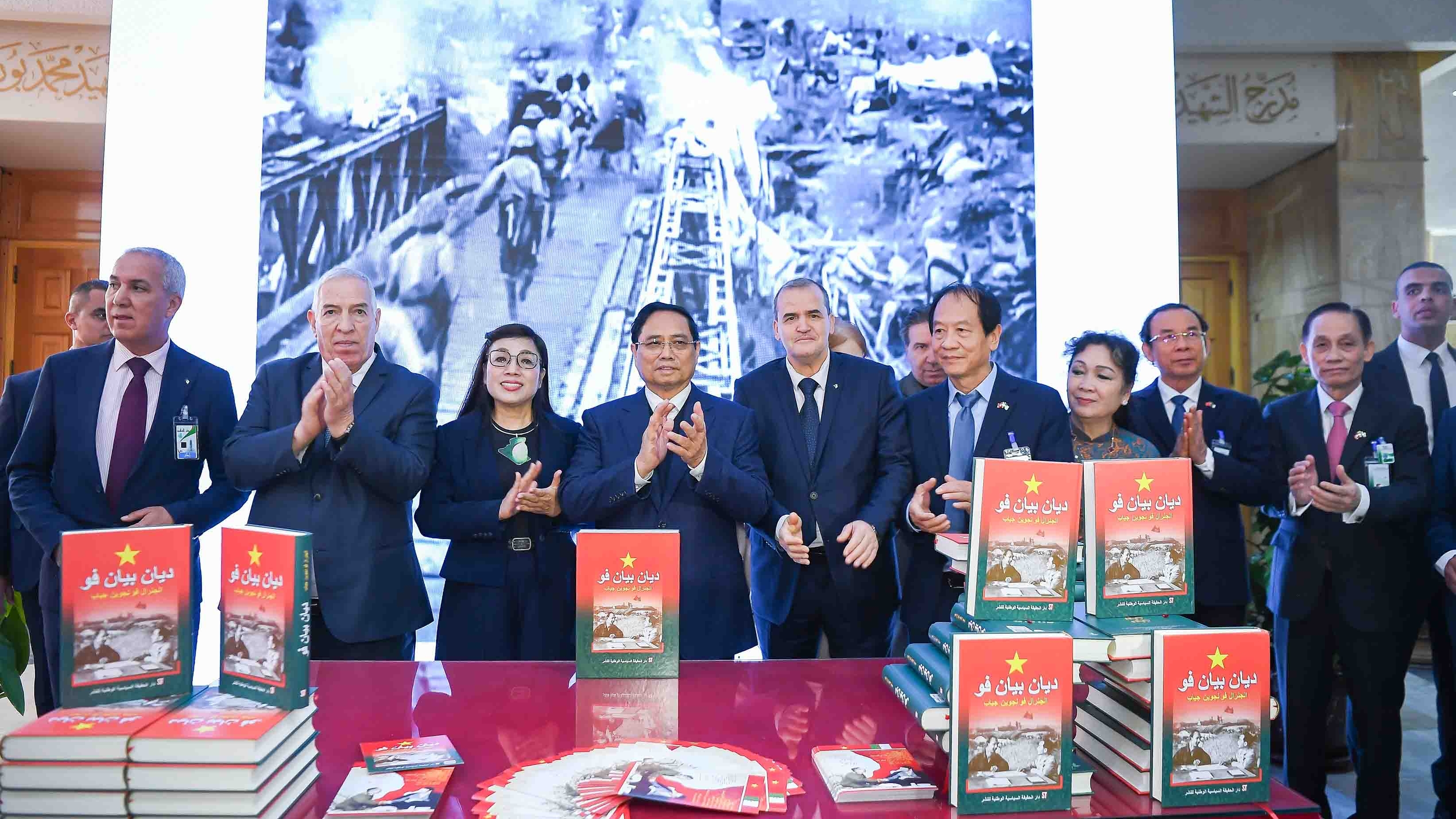 Ra mắt cuốn sách 'Điện Biên Phủ' bằng tiếng Arab