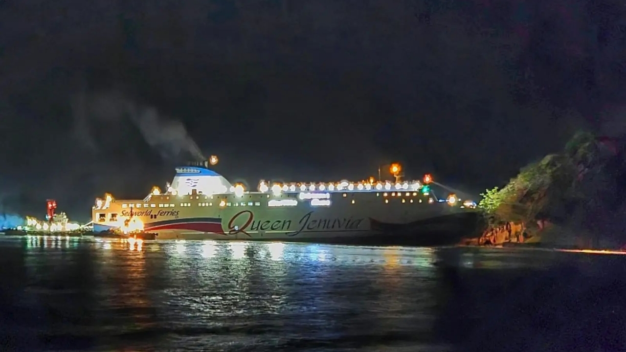 Hàn Quốc bắt giữ hai thuyền viên vì cẩu thả sau sự cố phà mắc cạn