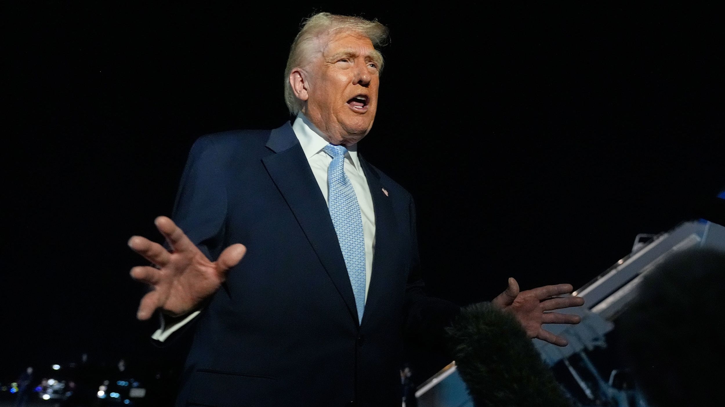 Tình hình Ukraine: Gây sức ép chưa từng có, Tổng thống Mỹ hé lộ hạn chót cho Kiev chấp nhận kế hoạch hòa bình, ông Zelensky ra lời hứa