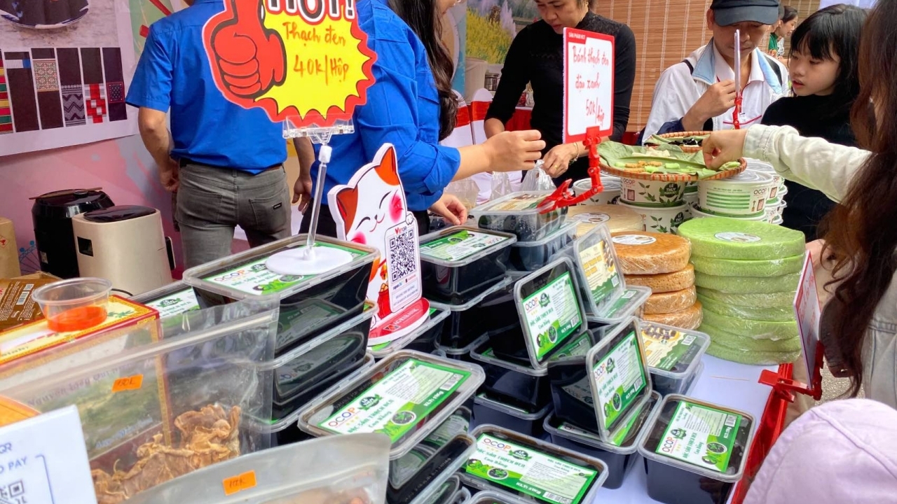 Đặc sản Cao Bằng đưa tình cảm sẻ chia của bạn bè trong nước và quốc tế đến với đồng bào vùng cao