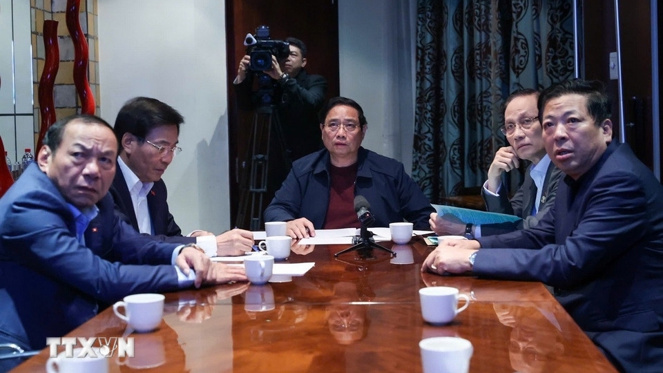 Từ Nam Phi, Thủ tướng họp khẩn trực tuyến về khắc phục hậu quả mưa lũ