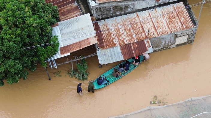 Mưa lũ và sạt lở đất ở miền Trung đã khiến 102 người thiệt mạng và mất tích
