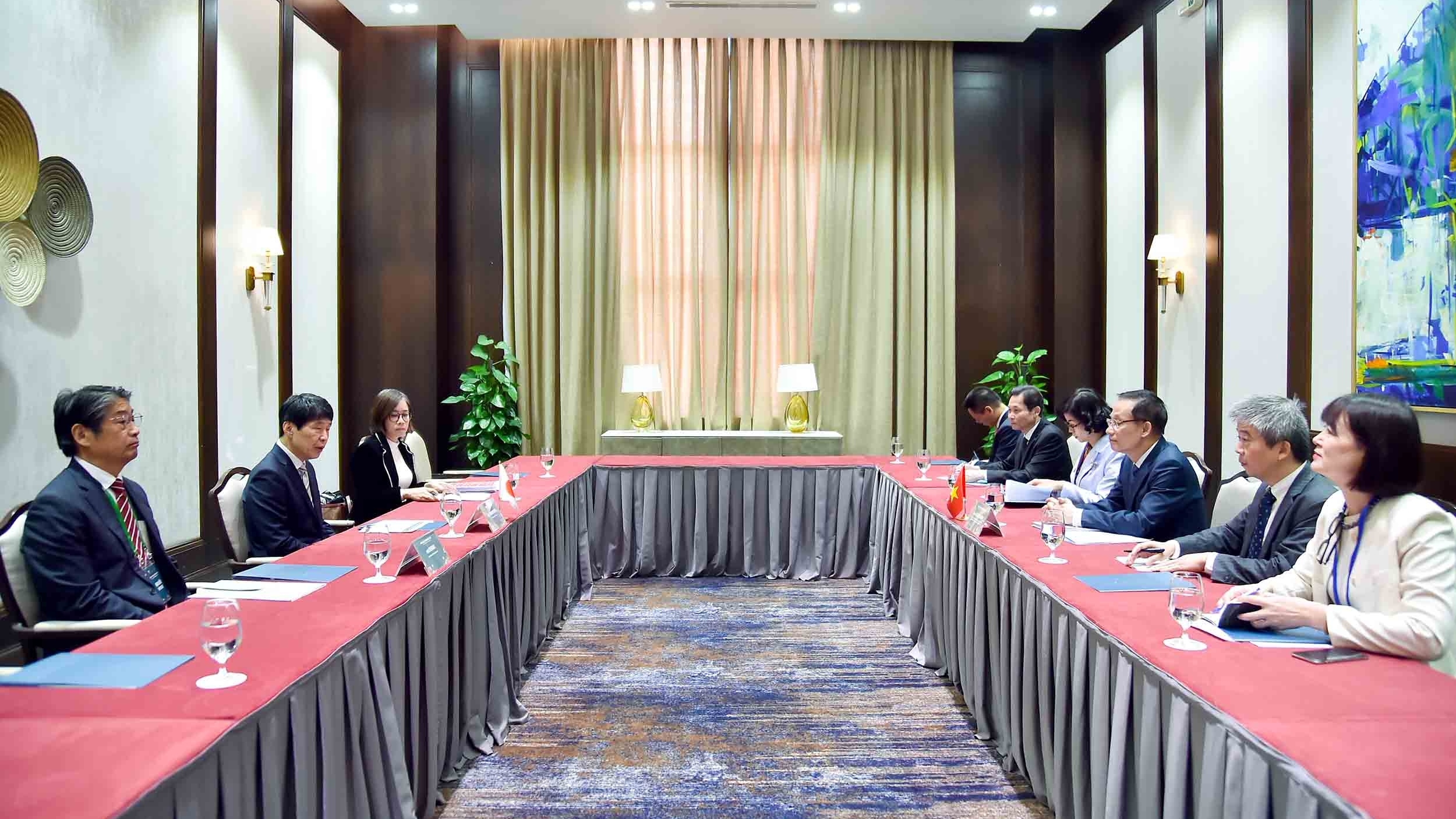 Bí thư Trung ương Đảng, Bộ trưởng Ngoại giao Lê Hoài Trung tiếp Thống đốc tỉnh Gunma, Nhật Bản