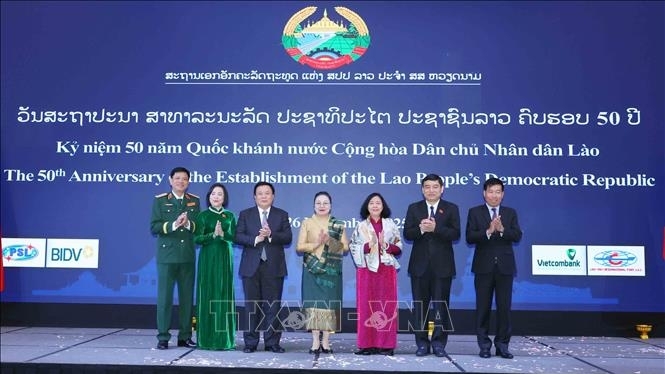 Lãnh đạo Đảng, Nhà nước dự chiêu đãi kỷ niệm lần thứ 50 Quốc khánh nước CHDCND Lào