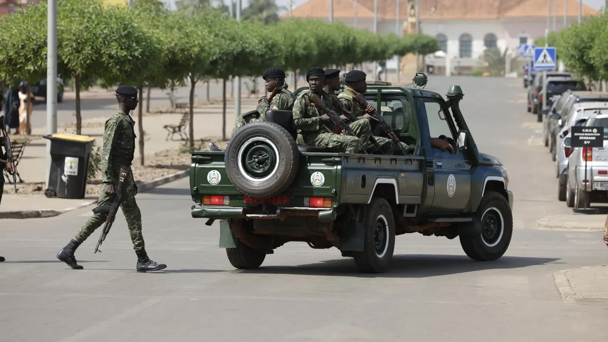 Đảo chính ở Guinea-Bissau, Tổng thống và lãnh đạo phe đối lập bị bắt, đóng cửa toàn bộ biên giới