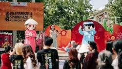 Tết Việt giữa lòng Tây Australia và những tấm lòng hướng về miền Trung