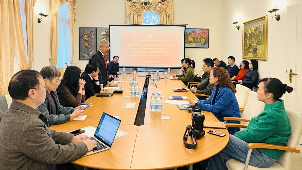 Đại sứ quán Việt Nam tại CHLB Đức phát động ủng hộ đồng bào
bị thiên tai trong nước